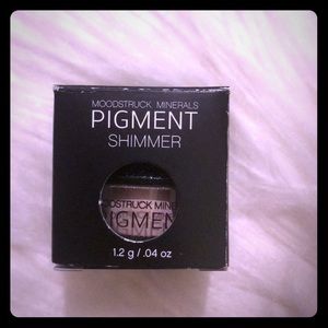 Younique eyeshadow pigment